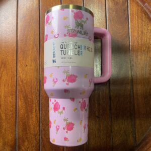 كوب حراري بتصميم ورود بلون وردي