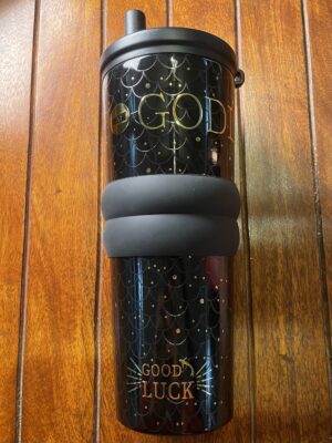 كوب حراري أسود بتصميم فاخر ولمسات ذهبية