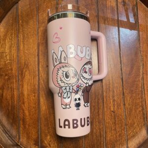 كوب أنيق بلون وردي ناعم مزين برسومات لطيفة