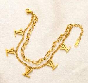 سوار الحروف المزدوج بتصميم فاخر