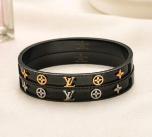 سوار أسود بنقوش فضية (اللون الفضي قطعة واحده)